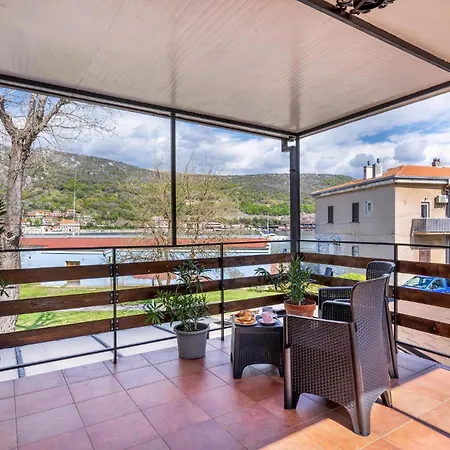 Awesome Apartment In Bakar With House Sea View Apartmán
